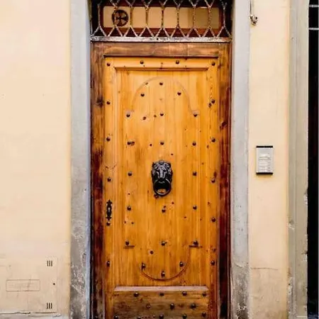 La Musa Di Via Dante Florence